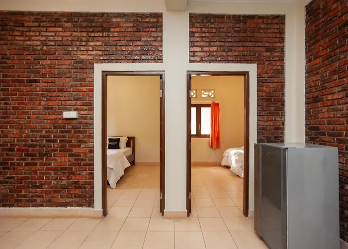 Urbanview Hotel Syariah Insani Cisarua Puncak Bogor